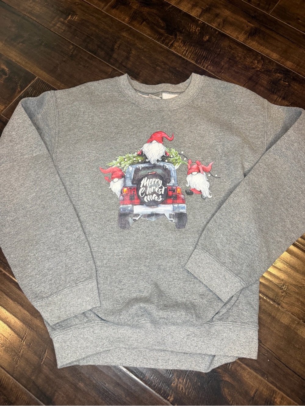 Gildan Christmas Gnomes Jeep Sweatshirt Small Grey Merry Christmas Plaid Truck
